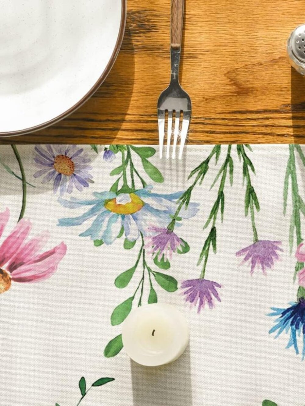 Daisy Eucalyptus Lavender Floral Leaves Summer Table Runner, Spring Kitchen Dini - Picture 7 of 7